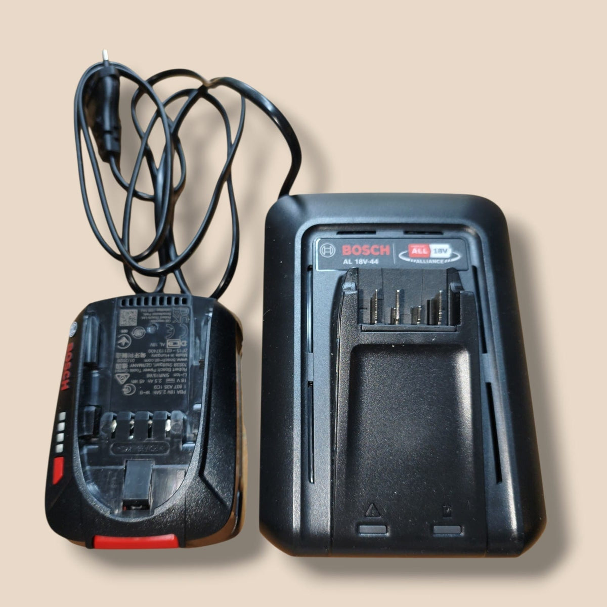 Bosch - Akku und Ladegerät Starter Set 18V 2.5Ah