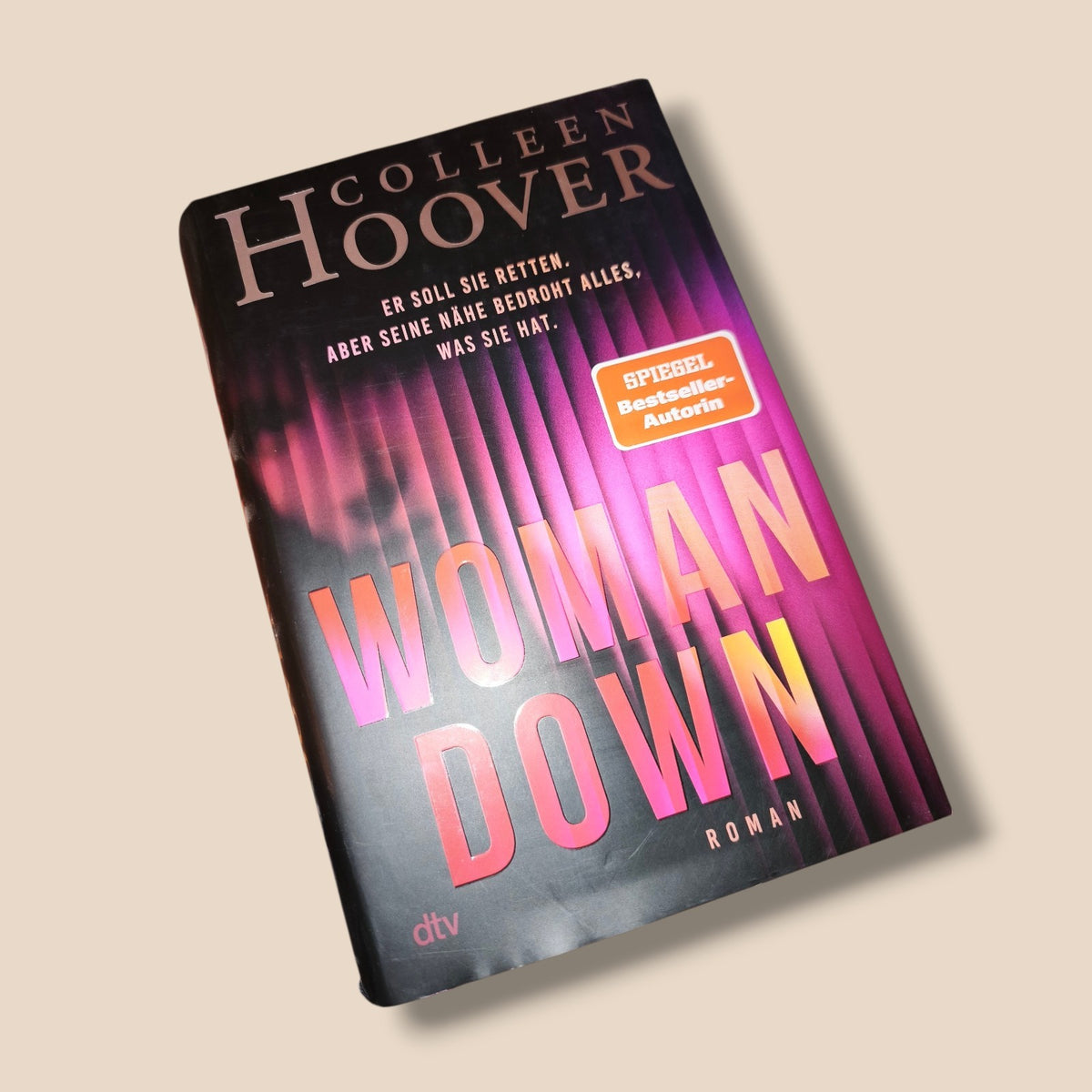 Colleen Hoover - Woman Down