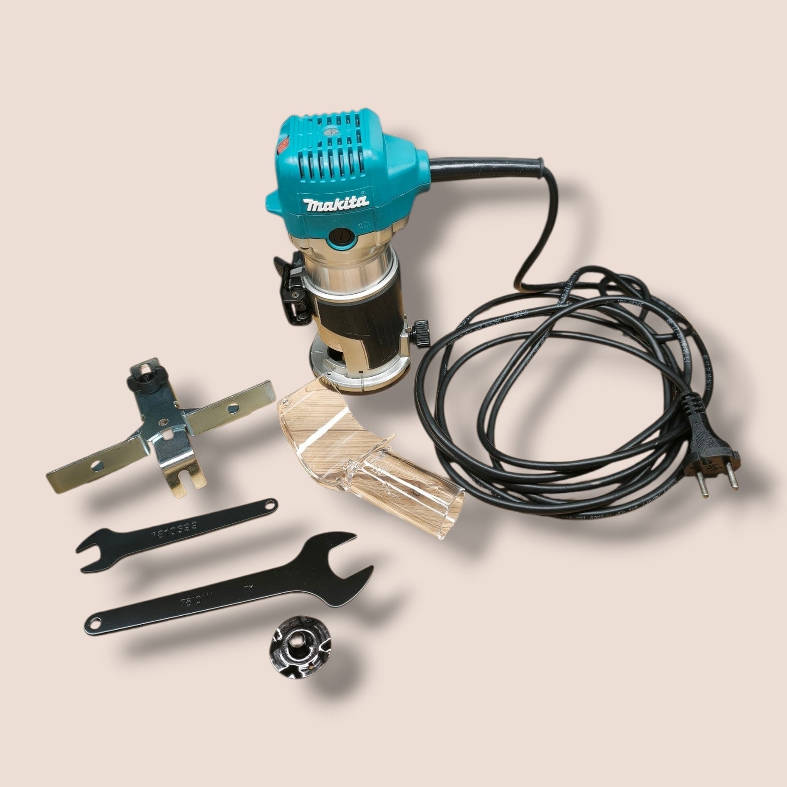Makita - Einhandfräse RT0702C
