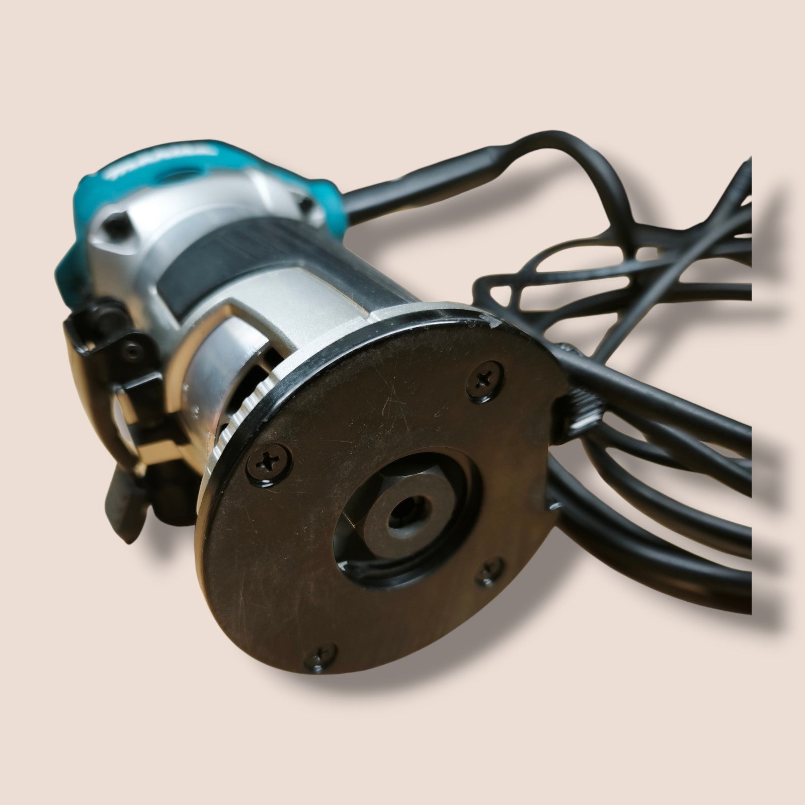 Makita - Einhandfräse RT0702C